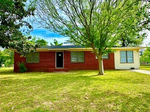 Building Photo - 601 Lynn Terrace