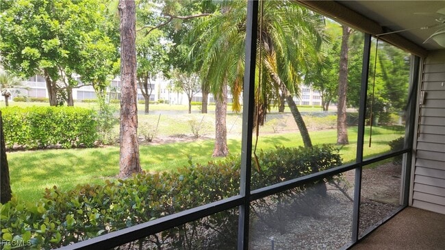 Foto del edificio - 8151 S Woods Cir