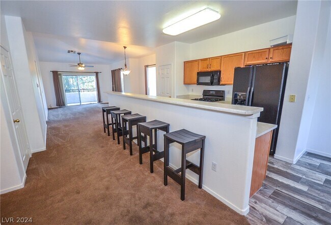 Foto del edificio - 720 Peachy Canyon Cir