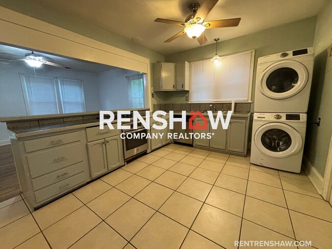 Building Photo - Text the Leasing Team at 901-820-4367 to S...