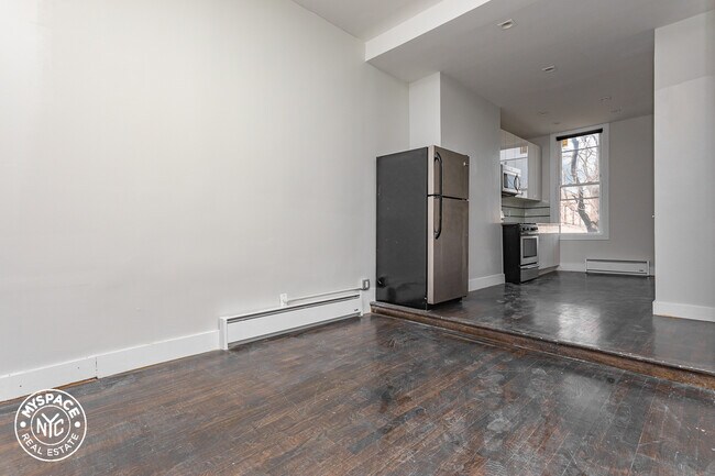 Building Photo - 1629 Summerfield St