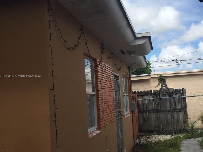 Foto del edificio - 1482 NW 51st St