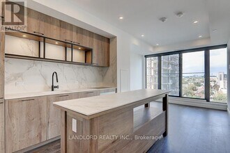 Building Photo - 505 Richmond St W