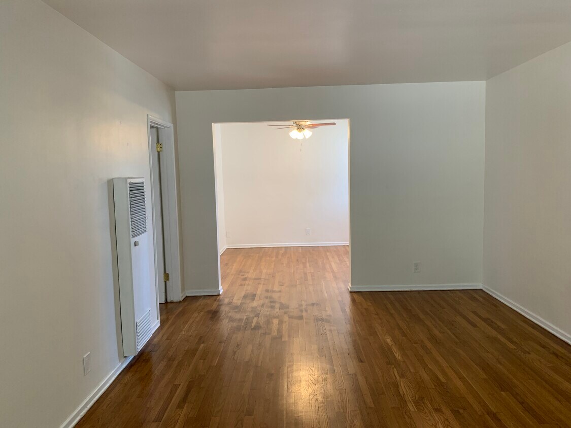 Foto principal - 4520 Clinton St
