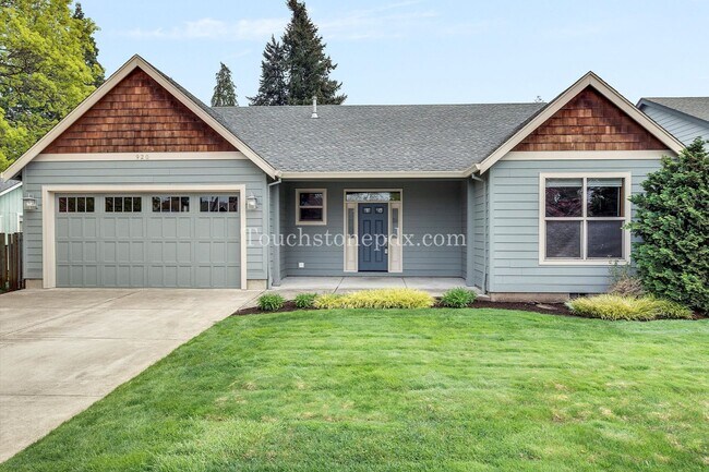 Foto del edificio - Spacious 3-bedroom Home in Downtown Canby
