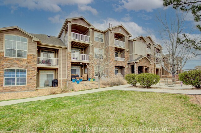 Foto del edificio - Evolve Real Estate: Charming 2 Bedroom 2 Bath Condominium Available May 8th Near Cherry Creek Sta...