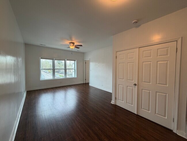 Building Photo - 5833 W Irving Park Rd