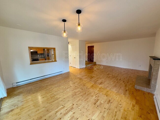 Foto del edificio - 307 Cervantes Cir