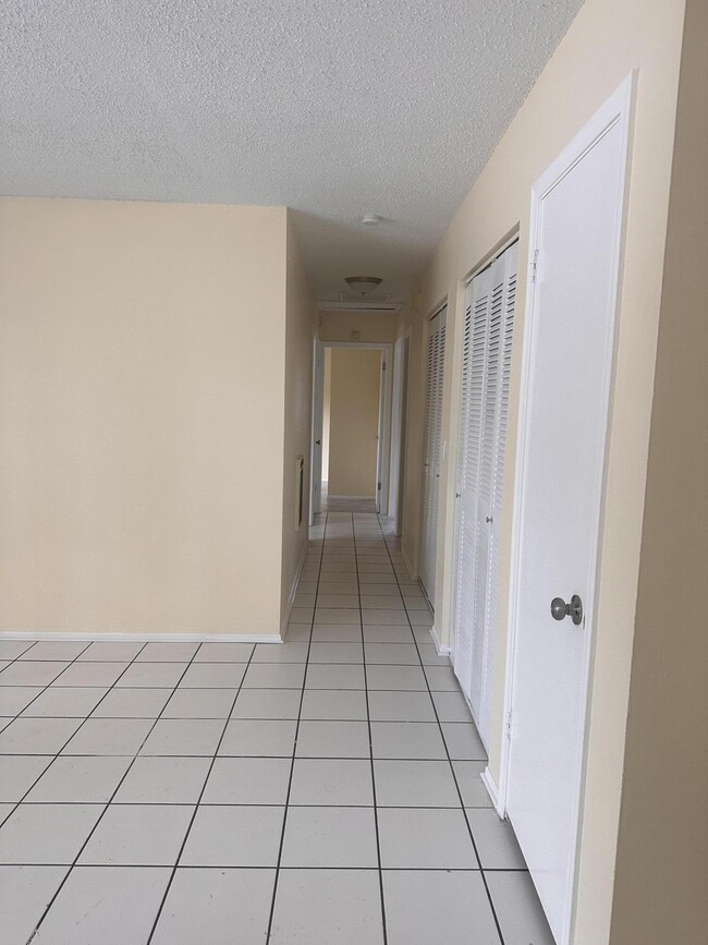 Building Photo - 1506 Palm Beach Lakes Blvd