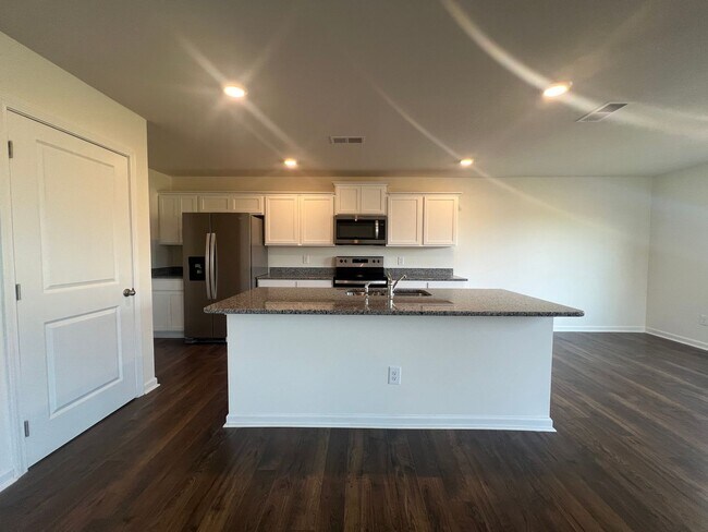 Foto del edificio - Brand-New 4BR Home for Rent in Kingsport – Be the First Tenant!