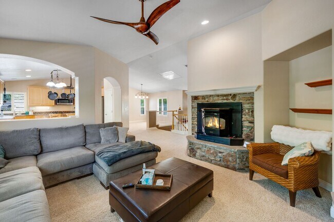 Foto del edificio - Spacious El Dorado Hills Home with 3-Car Garage, Solar, and Greenbelt Views!