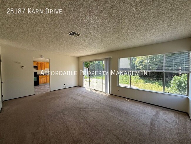 Foto del edificio - 28187 Karn Dr