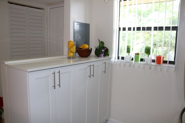 Foto del edificio - 7142  Golf Colony Court 206