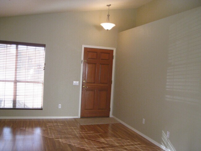 Foto del edificio - 1562 W Linda Ln