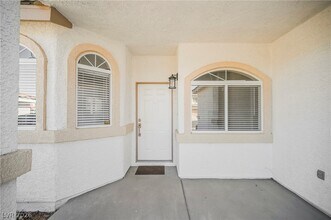 Building Photo - 490 Beaconwood St