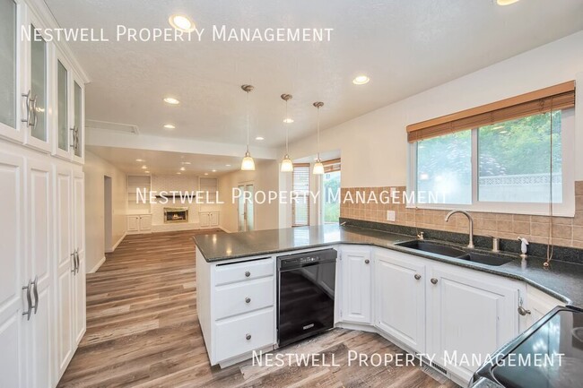 Building Photo - 5543 S White Springs Dr