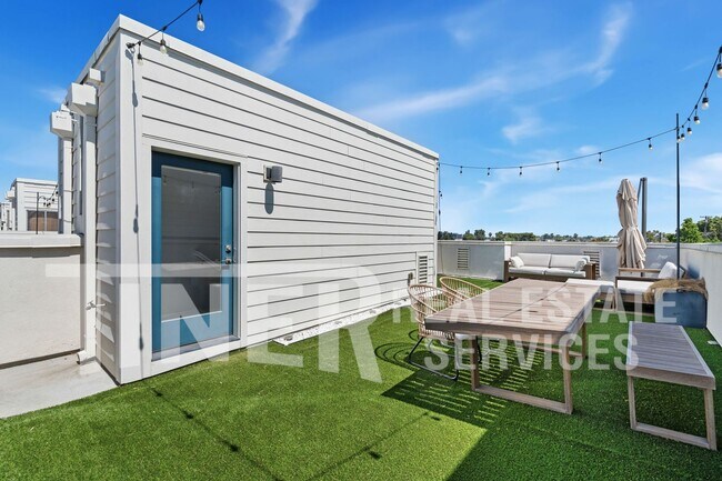 Building Photo - 1328 C St