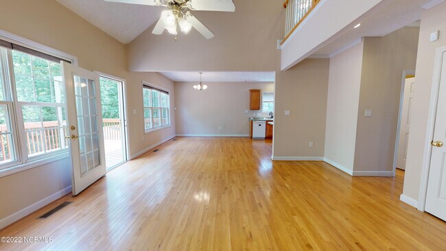 Building Photo - 105 Silverburn Pl