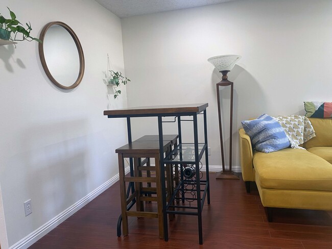 Foto del edificio - 660 N Dudley St