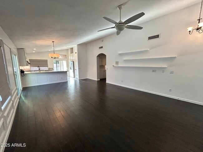 Foto del edificio - 855 N Quail Ln