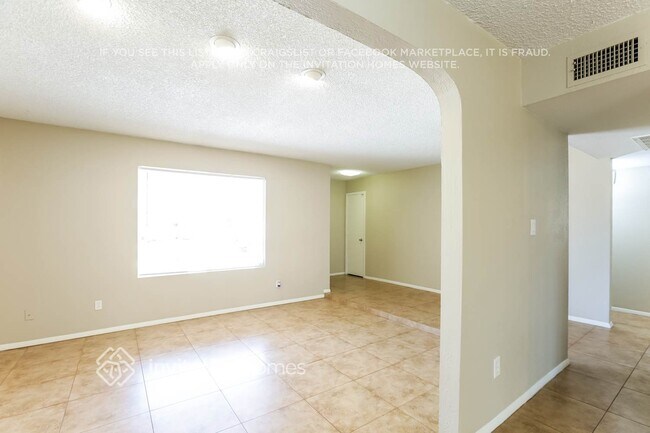 Building Photo - 917 W Lindner Ave
