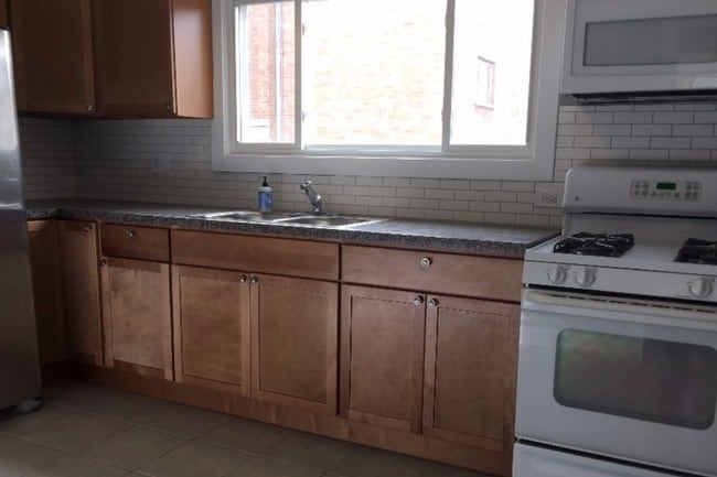new range and microwave - 1135 Lathrop Ave