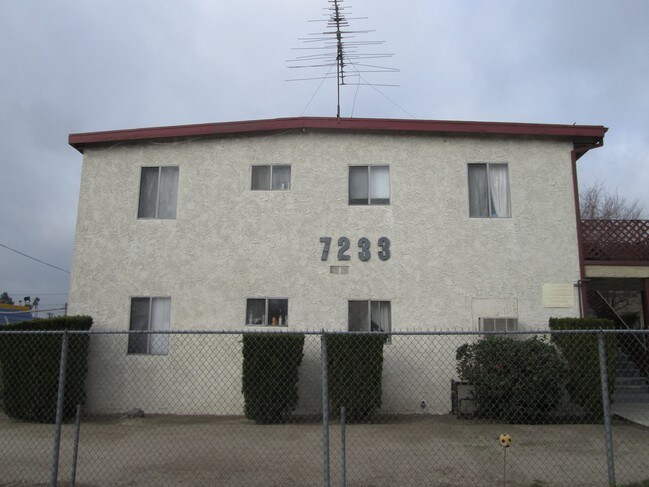 Building Photo - Sun Valley Apartments