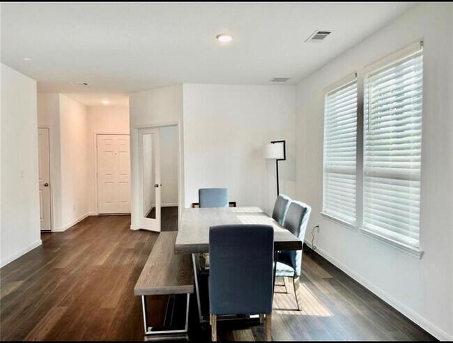 Building Photo - 256 Seven Pines
