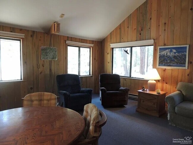 Building Photo - Adorable Cabin on the River