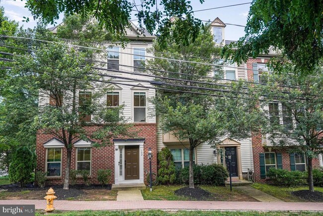 Building Photo - 102 Vista Knoll Dr