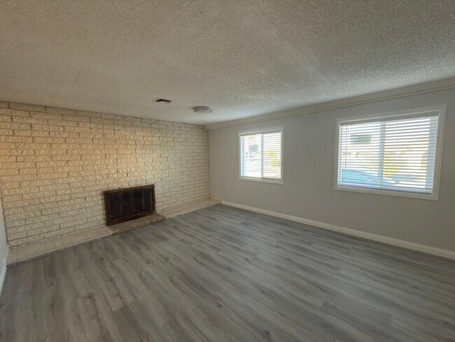 Foto del edificio - 1108 Cashman Dr