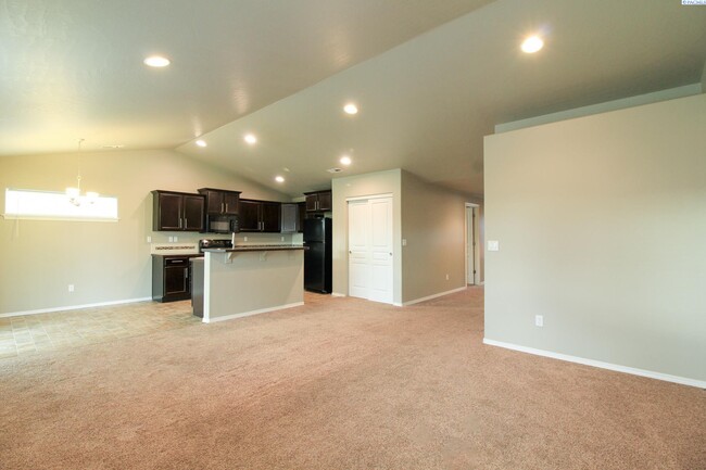 Foto del edificio - 3 Bed/2 Bath Home in Kennewick