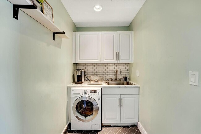 Foto del edificio - 714 NW 7th St