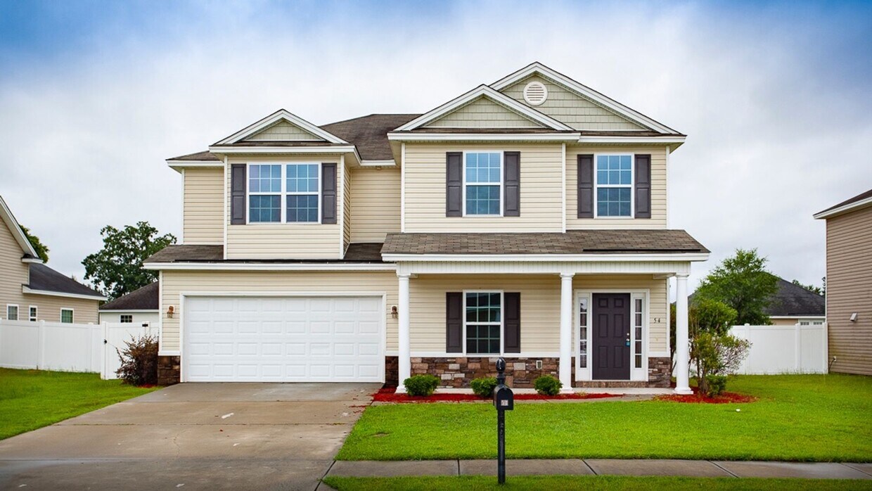 Primary Photo - 5 Bedroom, 2.5 Bathroom - White Oak Subdiv...