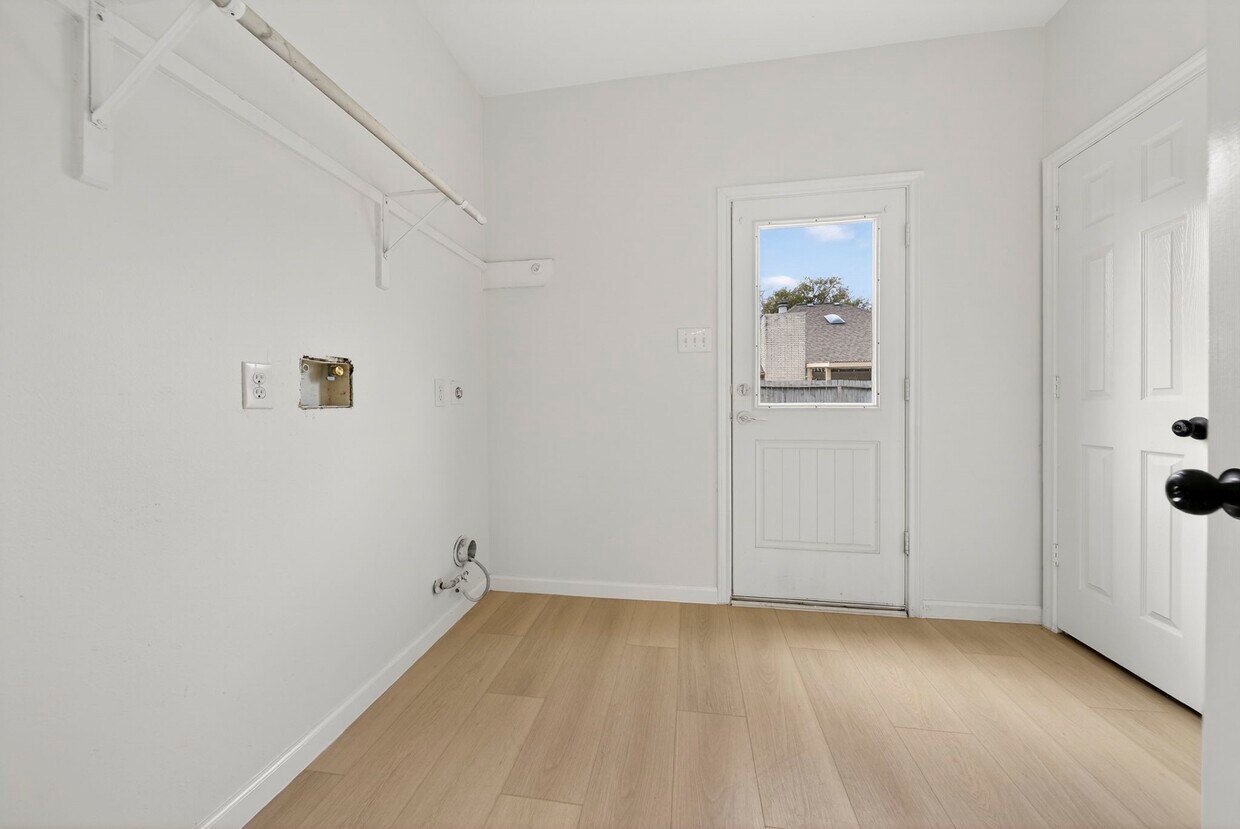 Foto del edificio - 3315 Berzin Ct