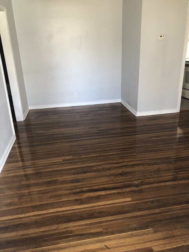 Building Photo - 3 bedroom 1 bath home