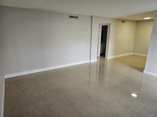 Building Photo - 6900 SW 39th St