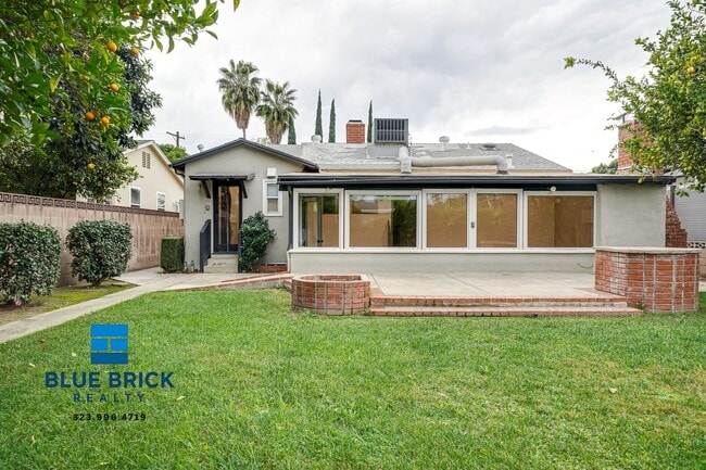 Building Photo - 5622 Radford Ave