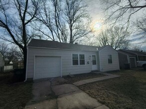 Building Photo - 2502 S Mead St