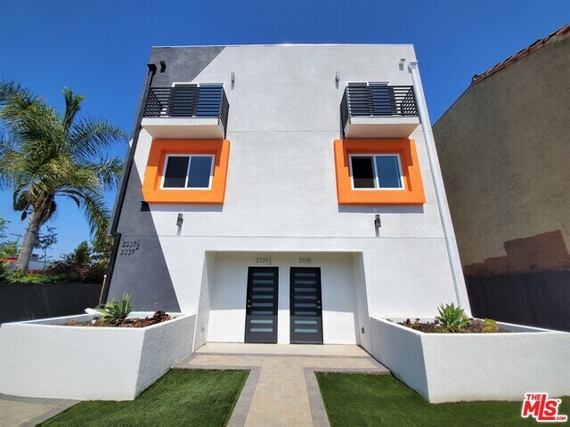 Building Photo - 3948 1/2 Crenshaw Blvd