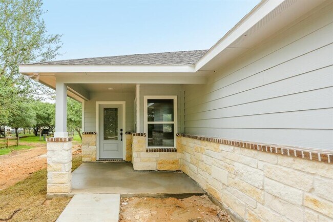 Building Photo - 3105 County Rd 81