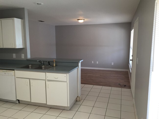Building Photo - 1702 Palmetto Ct