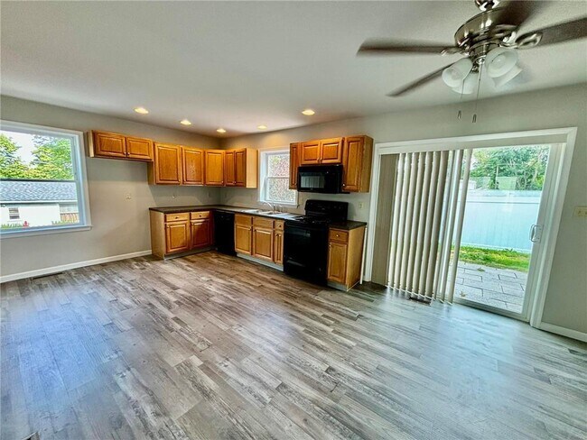 Building Photo - 11 Jewel St