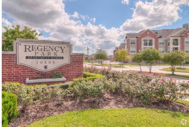 Building Photo - Regency Park