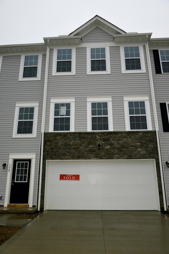 Building Photo - 130 Dusky Willow Dr