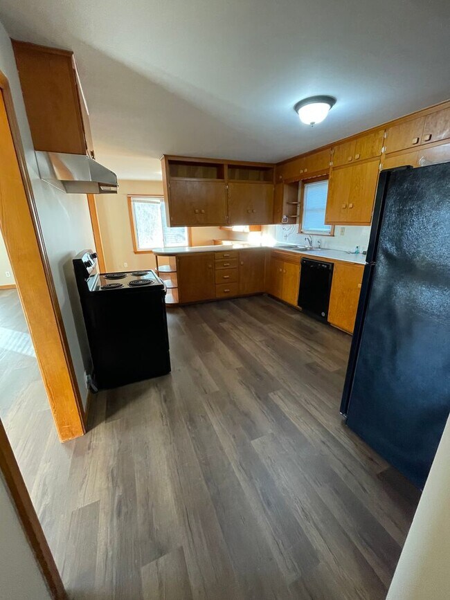 Foto del edificio - 2 Bedroom, 1 Bathroom House with Detached ...