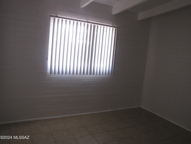 Foto del edificio - 4723 E 1st St