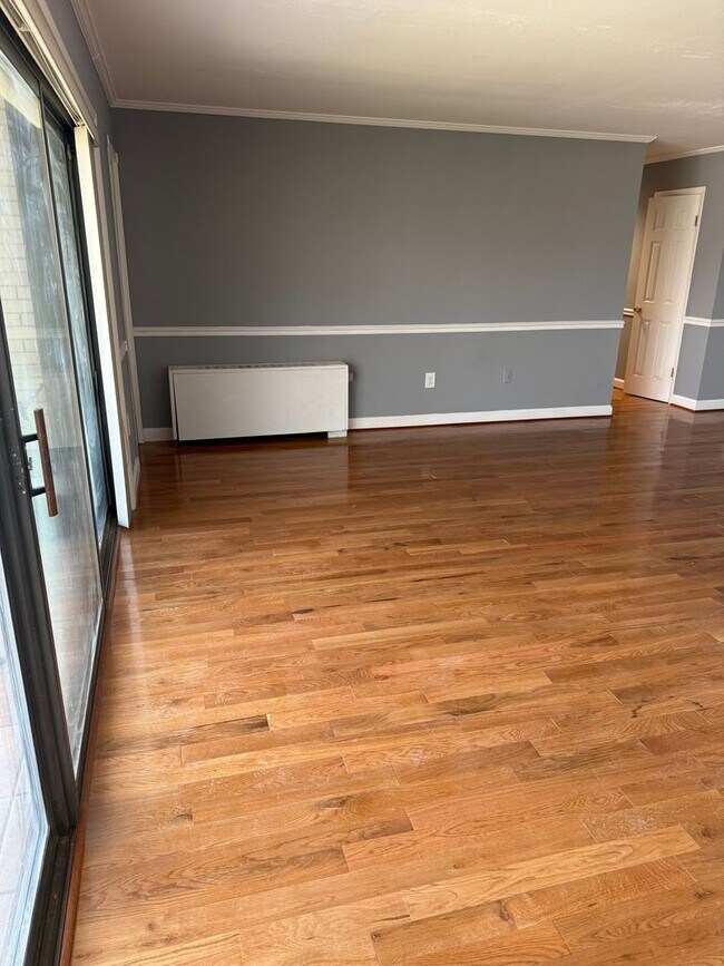 Foto del edificio - 8308 Flower Ave