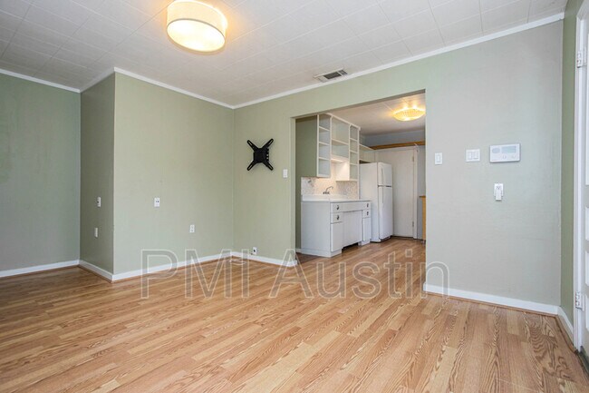 Foto del edificio - 1011 E 9th St