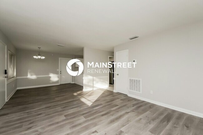 Building Photo - 3 Bedroom Pet-Friendly Home in WINTER HAVEN, FL with Main Street Renewal